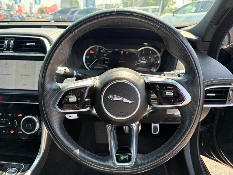 Jaguar XE Xe R-dynamic Black Grey #15