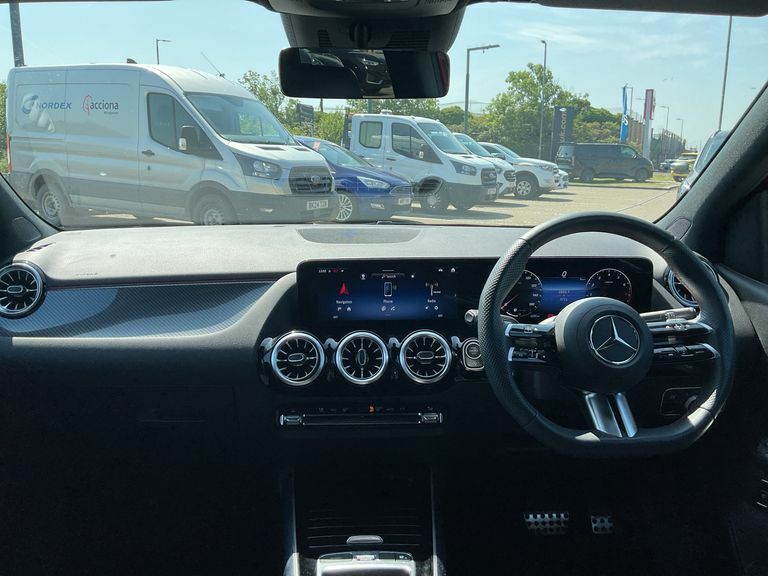 Mercedes-Benz B Class Hatchback Red #10