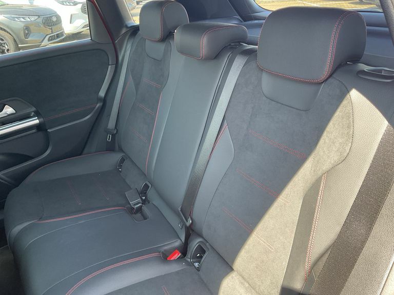 Mercedes-Benz B Class Hatchback Red #9