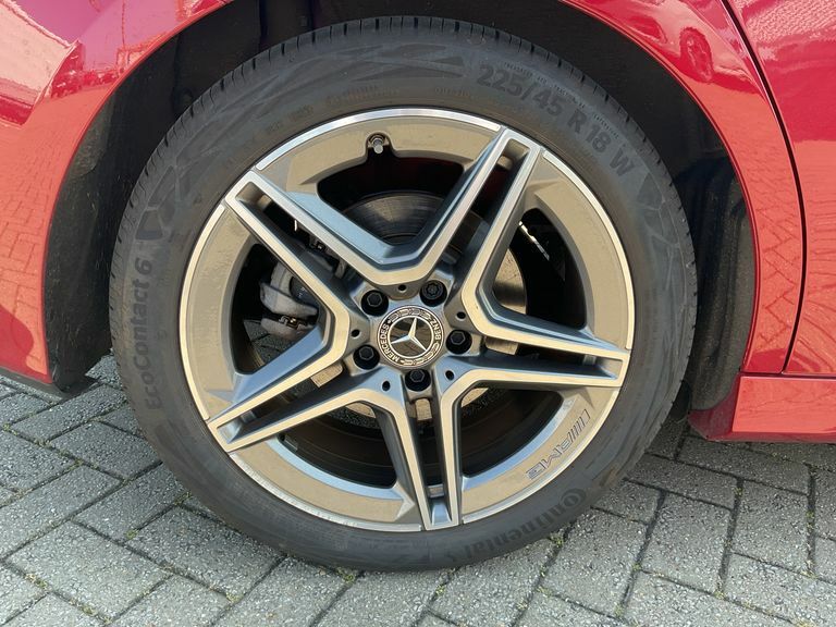 Mercedes-Benz B Class Hatchback Red #4