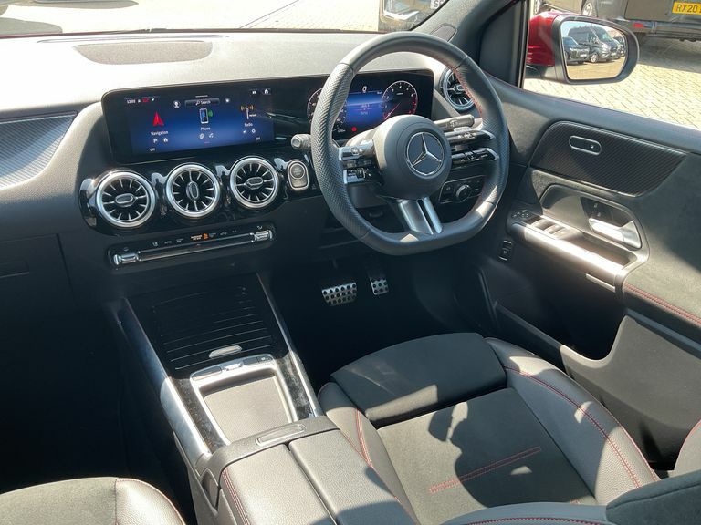 Mercedes-Benz B Class Hatchback Red #3