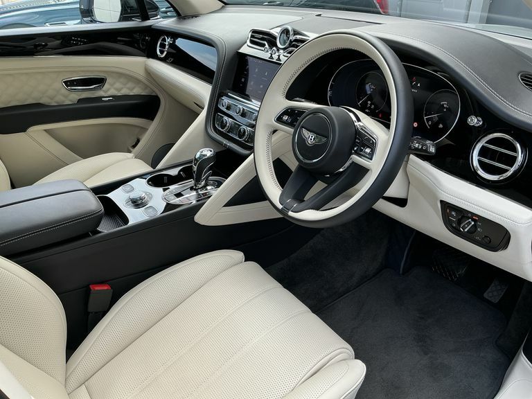 Bentley Bentayga V8 - 7 Seat Grey #31