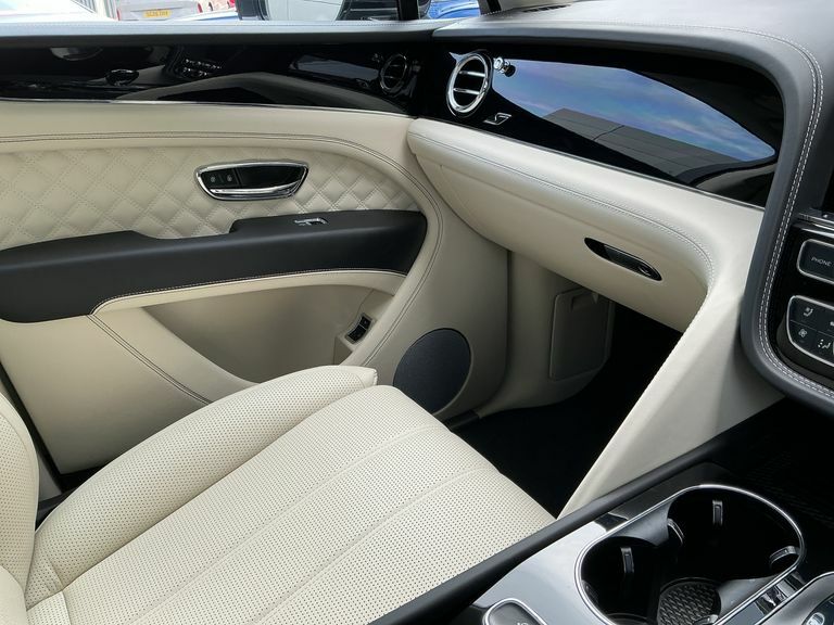 Bentley Bentayga V8 - 7 Seat Grey #30
