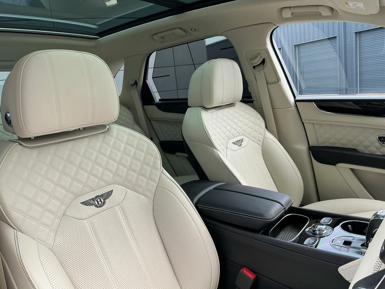 Bentley Bentayga V8 - 7 Seat Grey #19