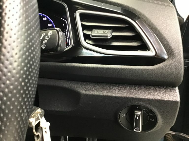 Volkswagen T-Roc Hatchback White #18
