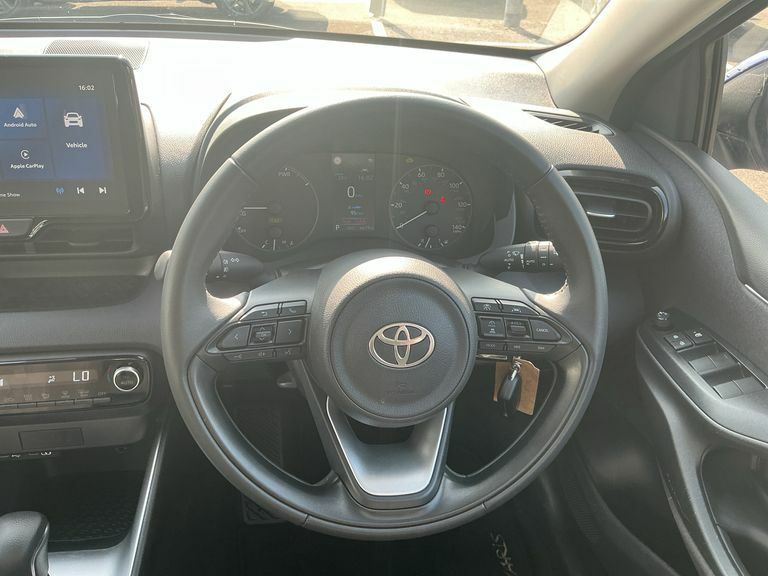 Toyota Yaris Excel Green #9