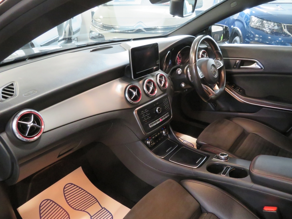Mercedes-Benz CLA Class 2.1 Cla220d Amg Line Shooting Brake 7G- White #25