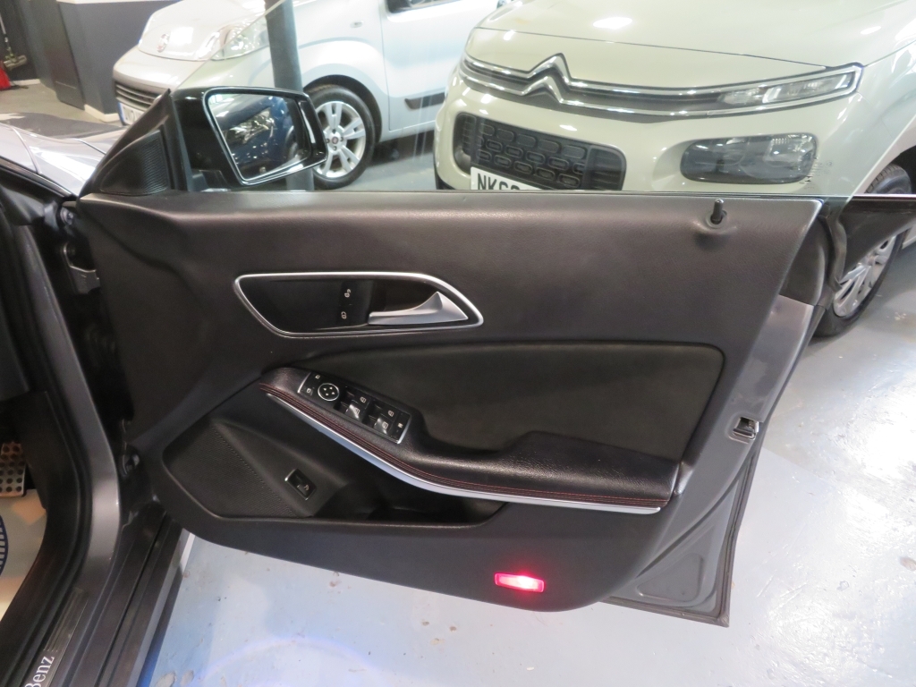 Mercedes-Benz CLA Class 2.1 Cla220d Amg Line Shooting Brake 7G- White #14