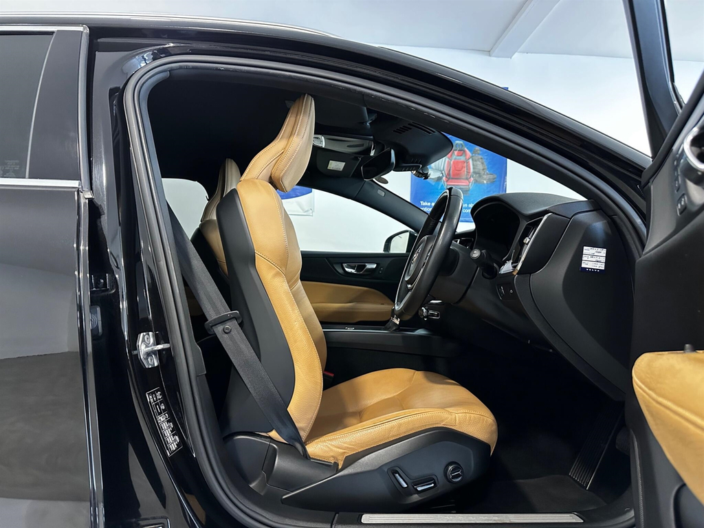 Volvo V60 2.0 T5 Momentum Pro Estate Euro 6  #3