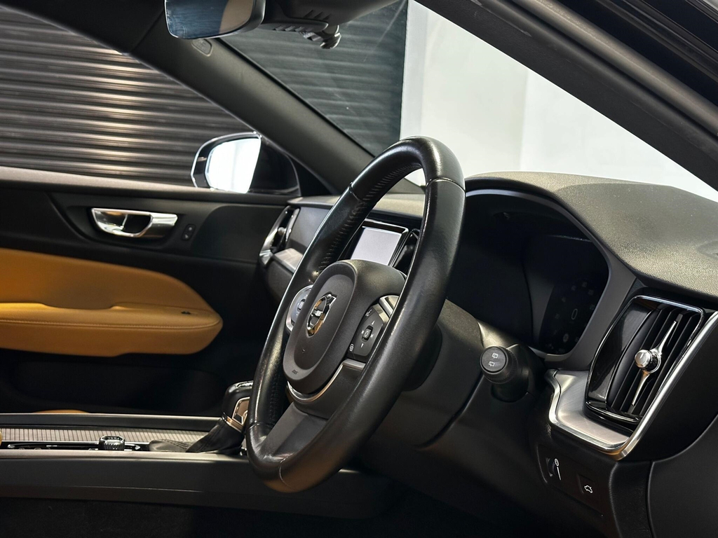 Volvo V60 2.0 T5 Momentum Pro Estate Euro 6  #2