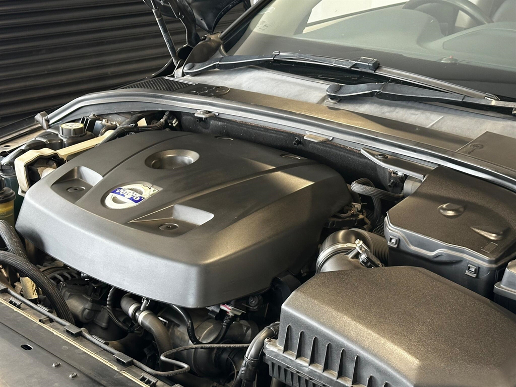 Volvo XC70 2.4 D5 Se Lux Awd 220 Bhp Black #38
