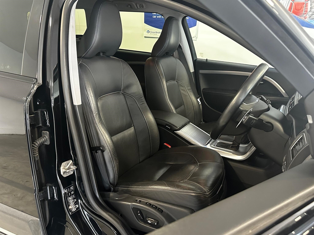 Volvo XC70 2.4 D5 Se Lux Awd 220 Bhp Black #15
