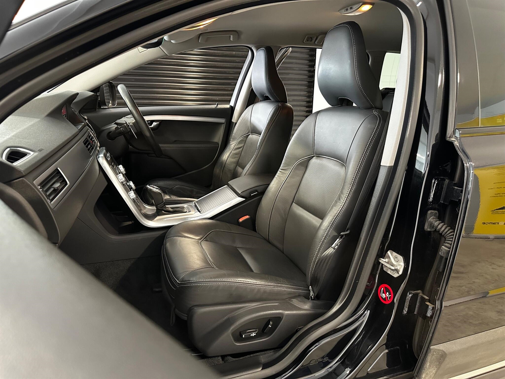Volvo XC70 2.4 D5 Se Lux Awd 220 Bhp Black #18