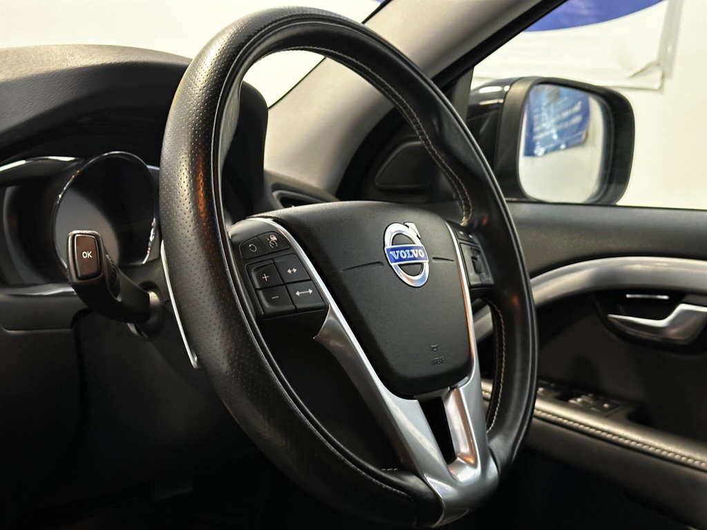 Volvo XC70 2.4 D5 Se Lux Awd 220 Bhp Black #25