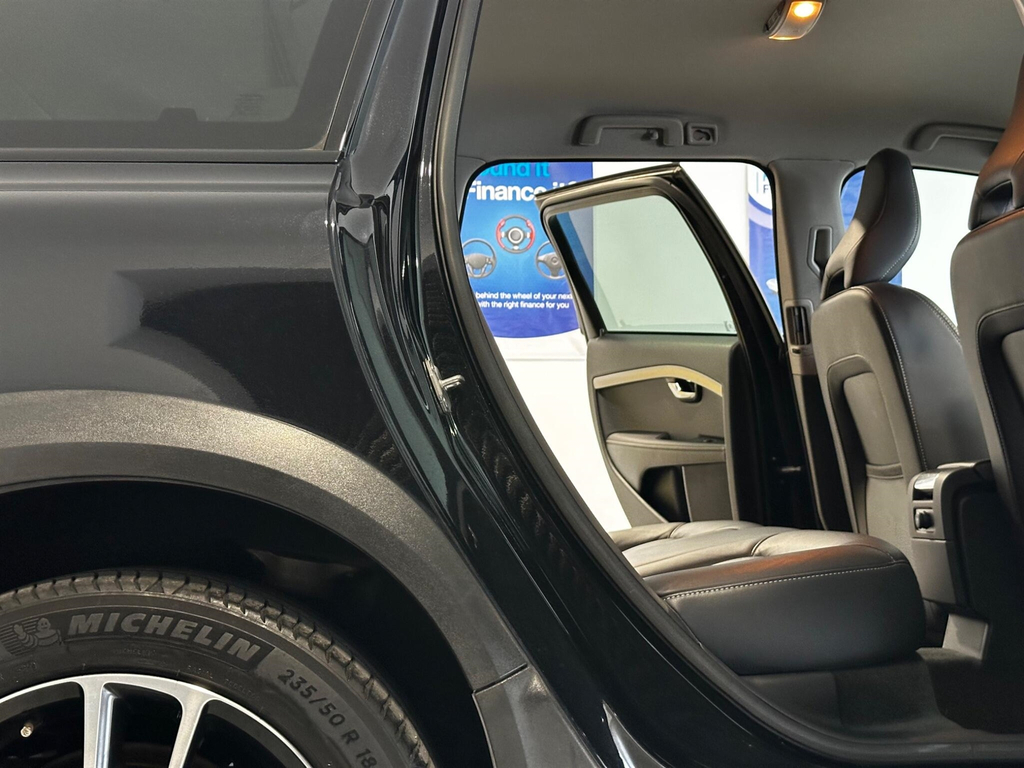 Volvo XC70 2.4 D5 Se Lux Awd 220 Bhp Black #20