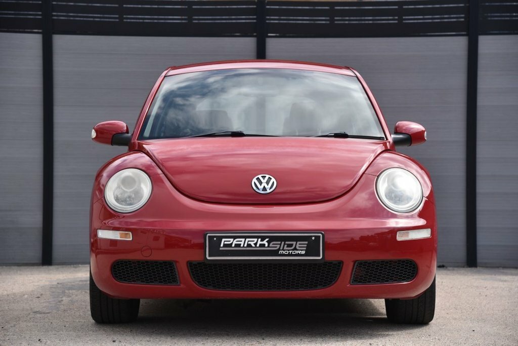 Volkswagen Beetle 1.6L Luna Red #4
