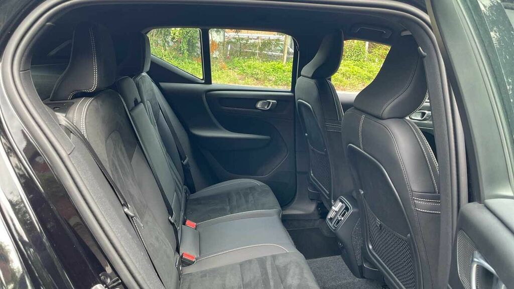 Volvo XC40 2.0 B4p Plus Dark YS74UMU Black #6