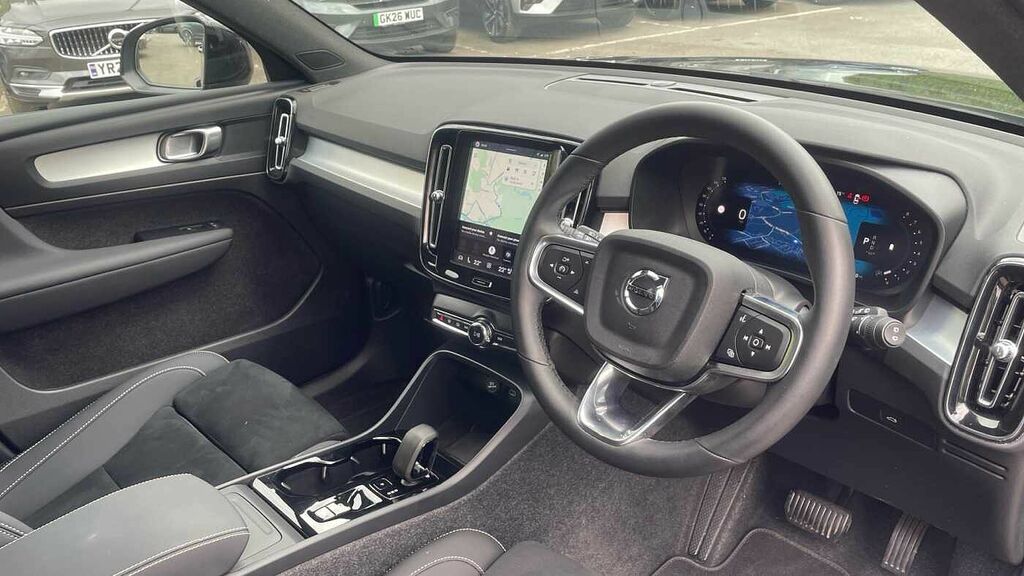 Volvo XC40 2.0 B3p Plus Black Edition Black #4