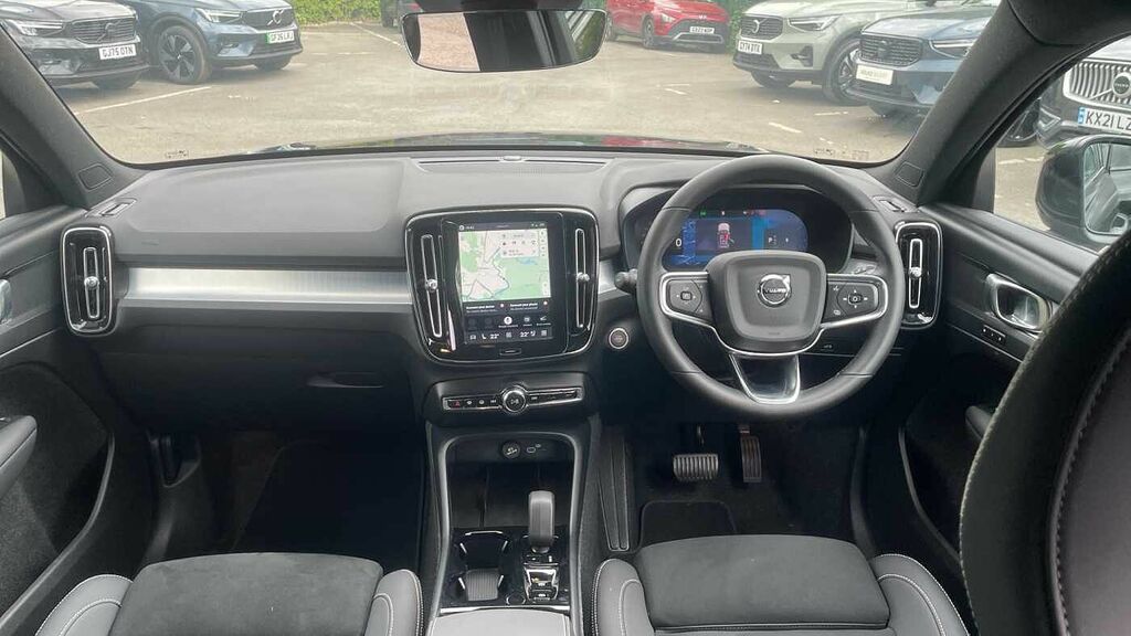 Volvo XC40 2.0 B3p Plus Black Edition Black #5