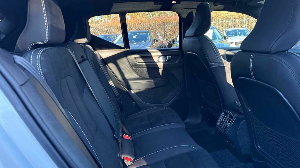 Volvo XC40 Black Edition Ultra, B4 Mild Hybrid, White #6