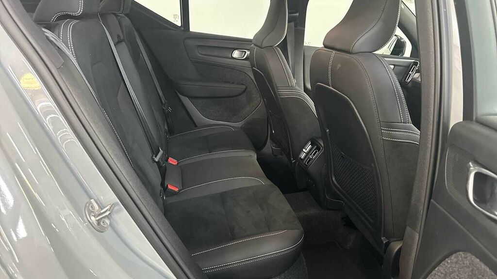 Volvo XC40 Plus, B4 Mild Hybrid, Dark BD75UBH Grey #6