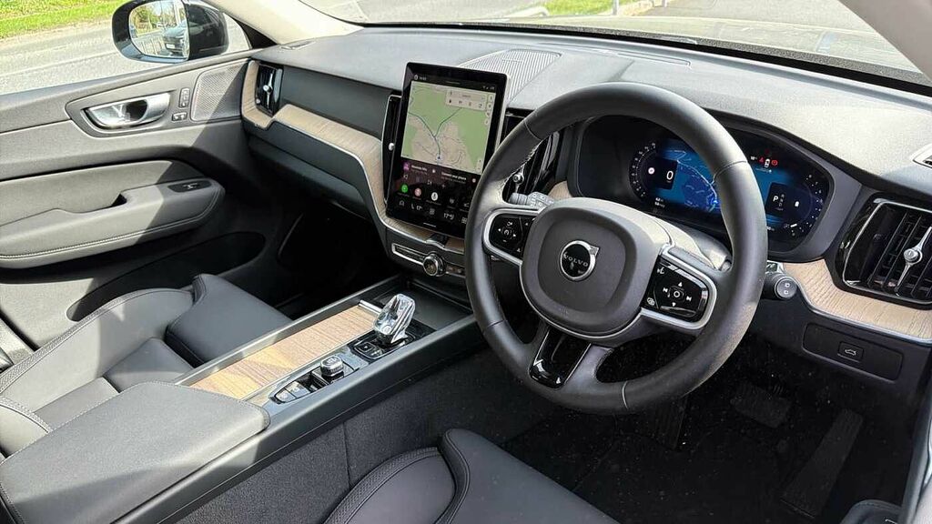 Volvo XC60 B5 P Awd Plus Dark #4