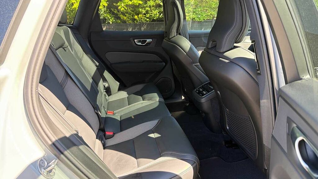 Volvo XC60 B5 P Awd Black Edition Plus Grey #6