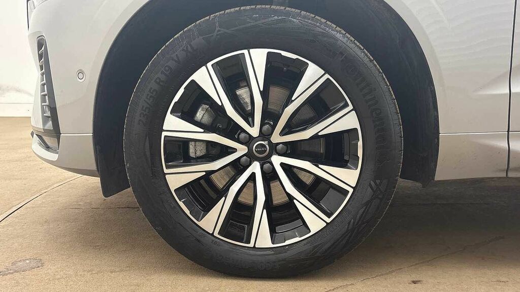 Volvo XC60 B5 P Awd Plus Dark Silver #4