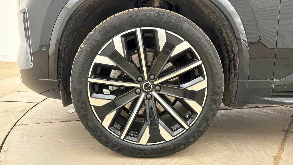 Volvo XC90 B5 P Awd Ultra Dark Black #4