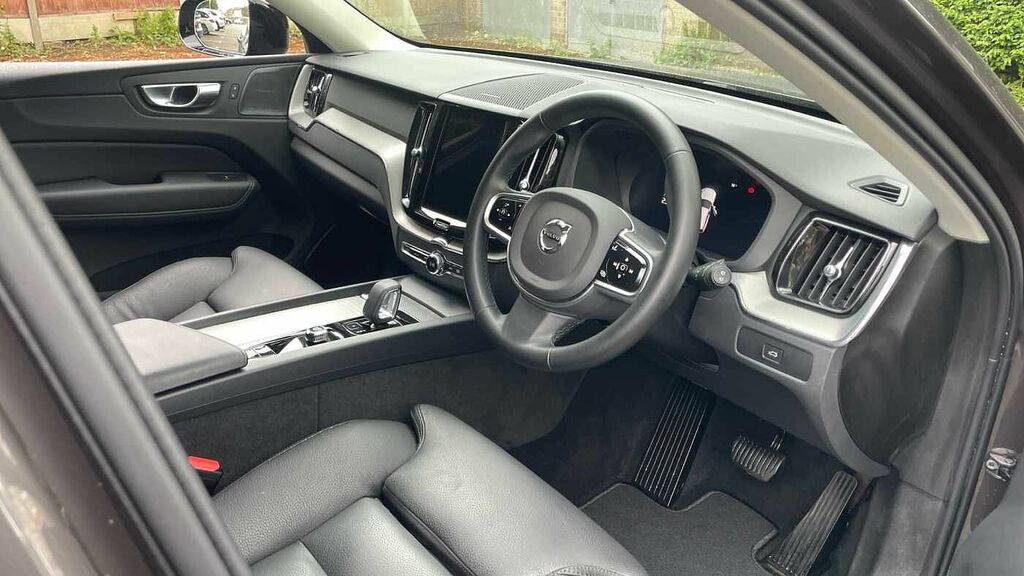 Volvo XC60 2.0 B5p Plus Dark Awd Geartronic Grey #4