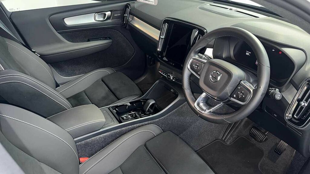 Volvo XC40 Black Edition Ultra, B3 Mild Hybrid, LV26FSU White #4