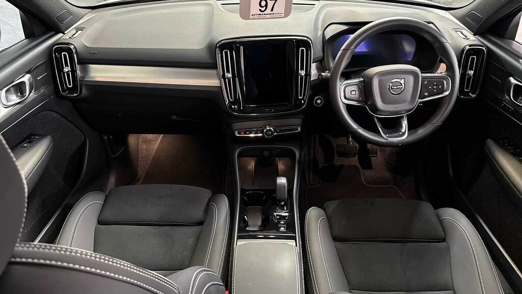 Volvo XC40 Black Edition Ultra, B3 Mild Hybrid, LV26FSU White #5