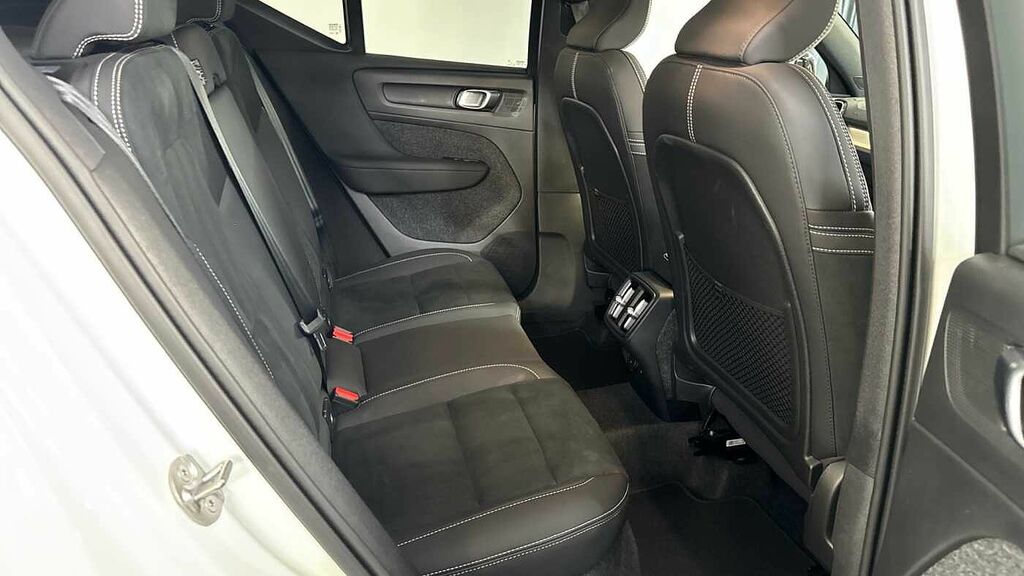 Volvo XC40 Black Edition Ultra, B3 Mild Hybrid, LV26FSU White #6