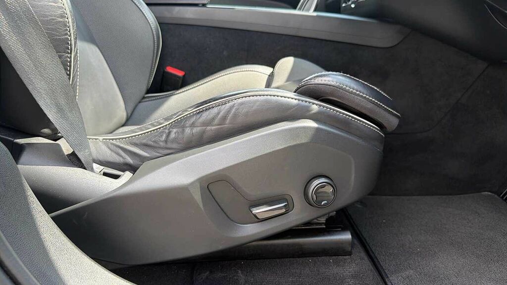 Volvo XC60 R-design, B5 Mild Hybrid Grey #28