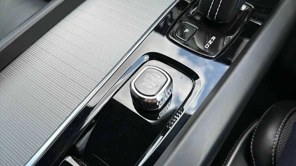 Volvo XC60 R-design, B5 Mild Hybrid Grey #25