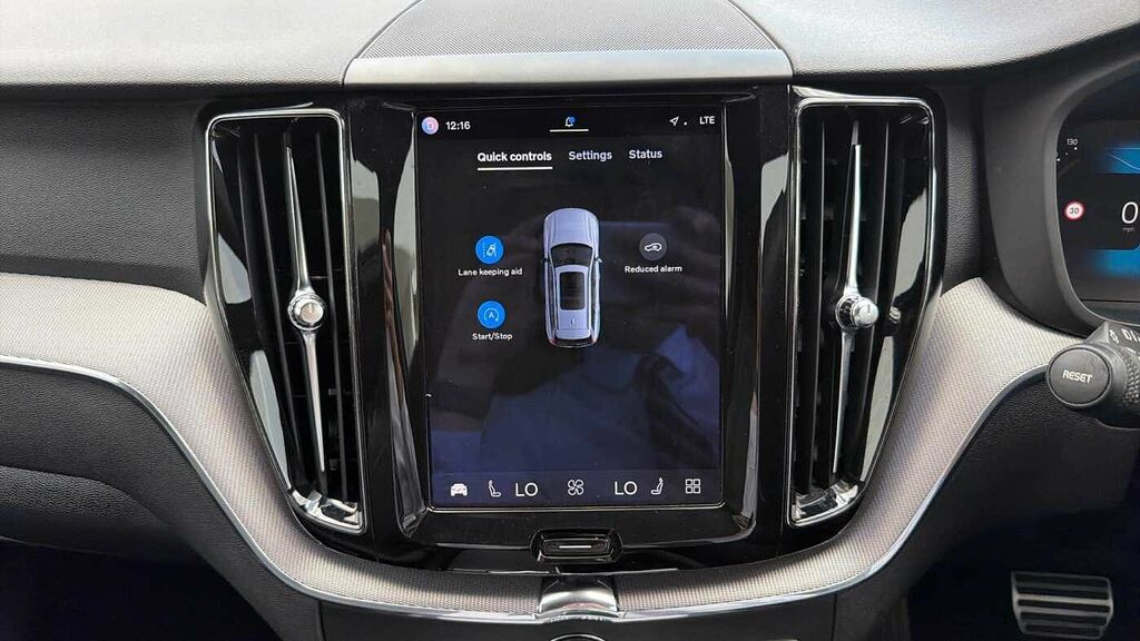 Volvo XC60 R-design, B5 Mild Hybrid Grey #15