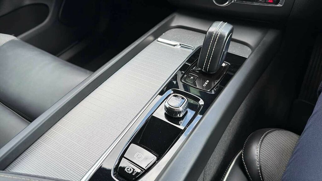 Volvo XC60 R-design, B5 Mild Hybrid Grey #24