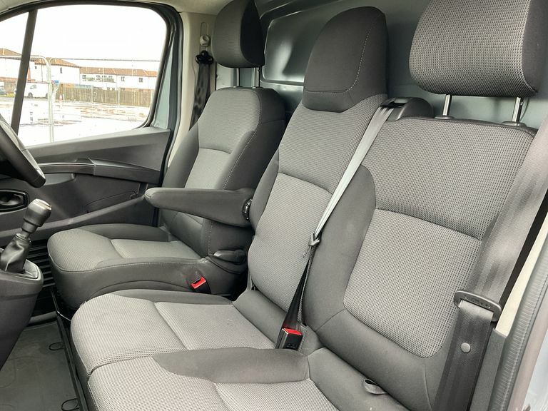 Renault Trafic Ll30 Blue Dci 130 Advance Safety Van White #9