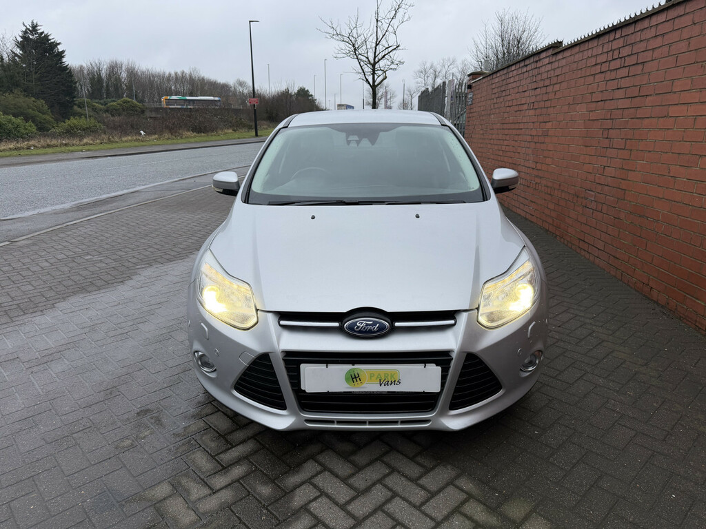 Ford Focus Hatchback Zetec 2011 Black #4