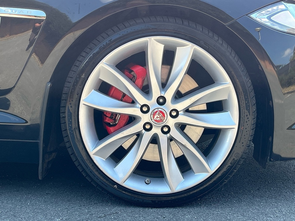 Jaguar XF Saloon Black