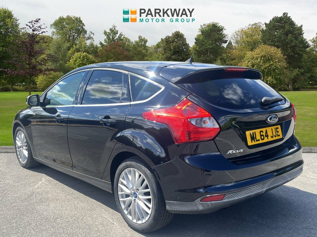 Ford Focus Hatchback Black #4