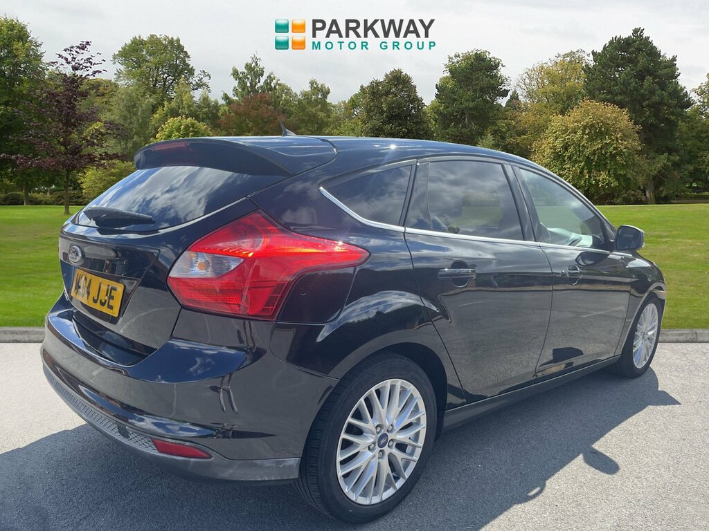 Ford Focus Hatchback Black #6