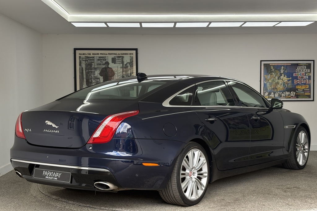 Jaguar XJ 3.0D Portfolio Blue #4