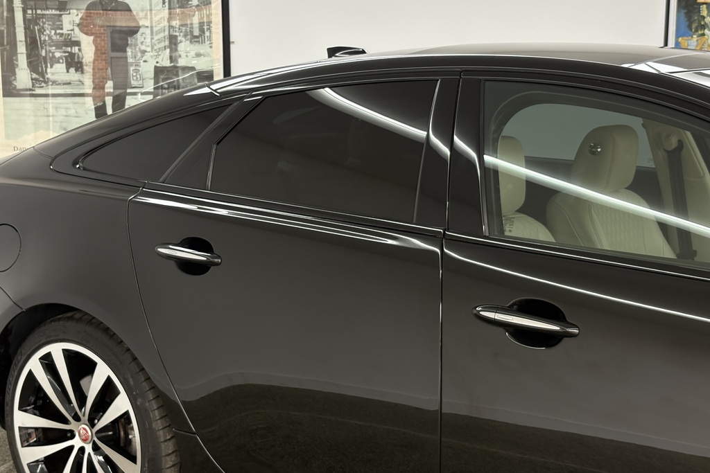 Jaguar XJ D V6 Portfolio #7