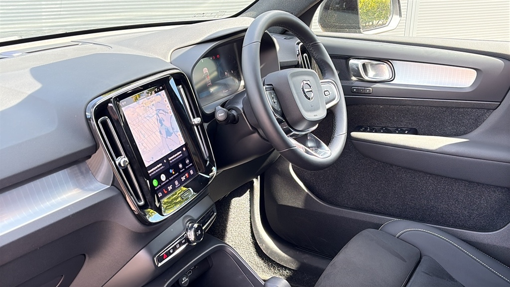 Volvo XC40 2.0 B4p Plus Black Edition 197 Ps Black #2