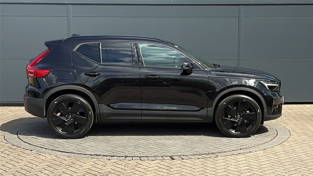 Volvo XC40 2.0 B4p Plus Black Edition 197 Ps Black #4