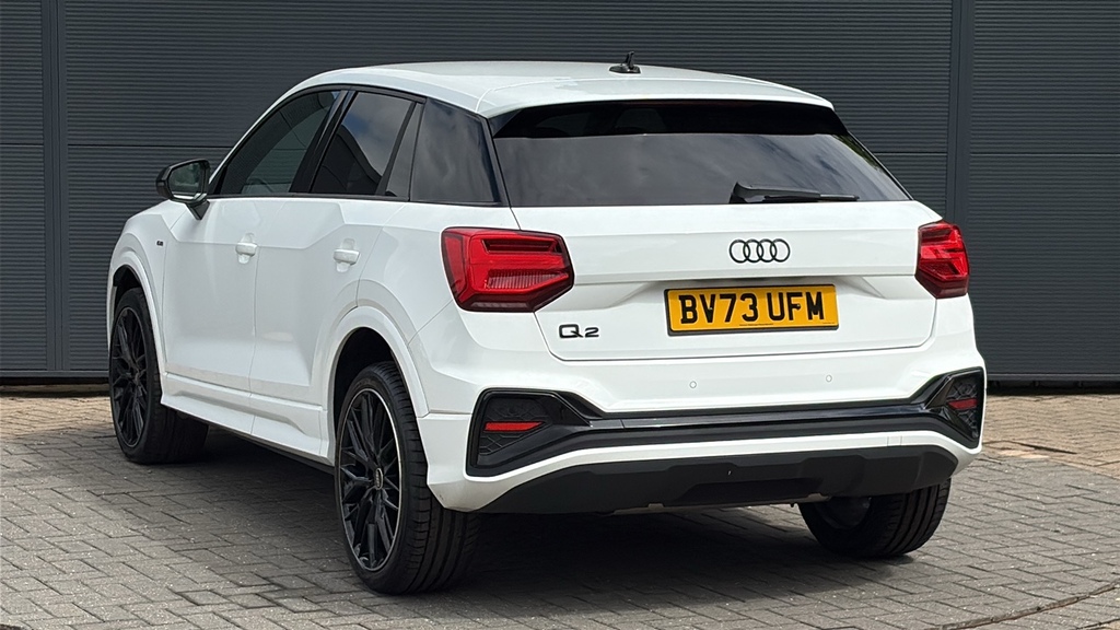 Audi Q2 35 Tfsi Black Edition 150 Ps White #3