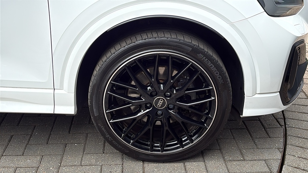Audi Q2 35 Tfsi Black Edition 150 Ps White #5