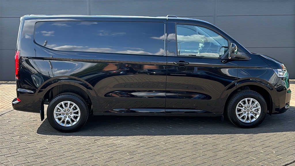 Volkswagen Transporter 2.0 Tdi 150 Commerce Pro Van 4Motion 150 Ps FD75GBZ Black #4
