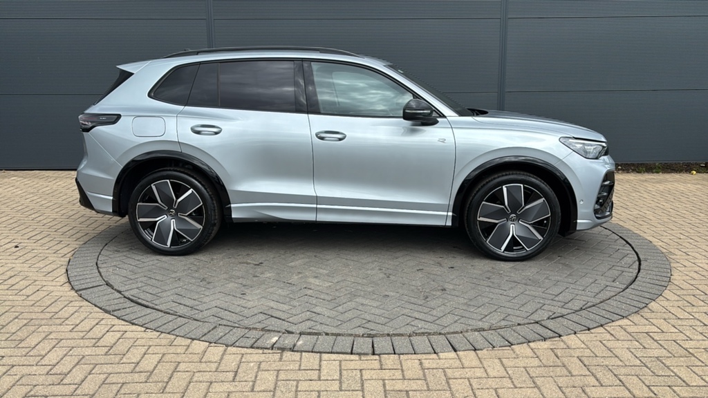 Volkswagen Tiguan 1.5 Etsi Mhev R-line Suv Hybrid Dsg Eur Silver #4